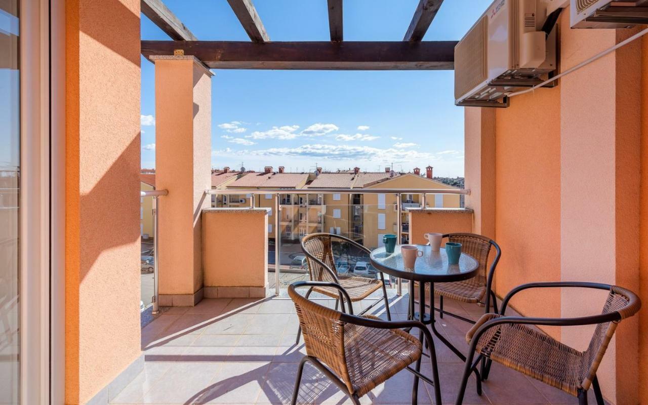 Laura House With Apartment Umag Exterior foto
