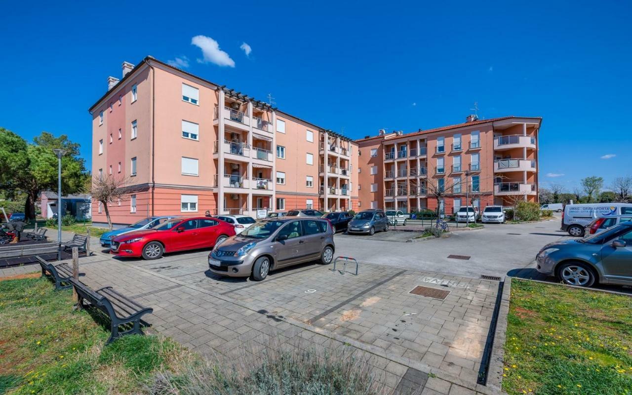 Laura House With Apartment Umag Exterior foto